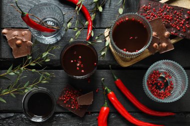 Lezzetli yemek - biberli çikolata ve biberli sıcak çikolata