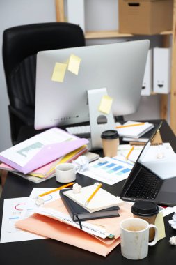 Dağınık ofis işyeri, işyeri ve çalışma alanı kavramı