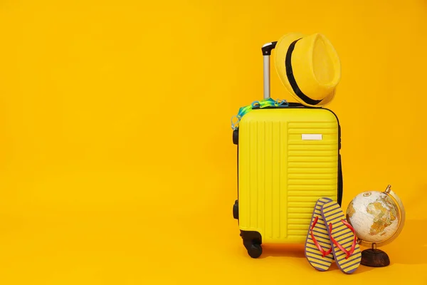 手提箱 暑期旅行和度假行李 — 图库照片