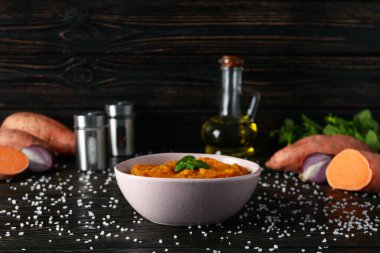 Lezzetli yemek kavramı, tatlı patates püresi