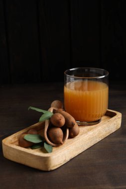 Taze tatlı içecek - demirhindi suyu, ferahlatıcı bir içecek.