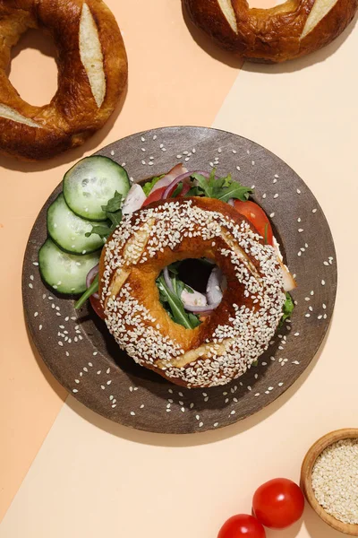 Begreppet Läcker Mat Välsmakande Bagel Smörgås Ovanifrån — Stockfoto