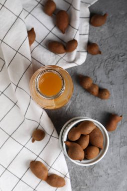 Taze tatlı içecek - demirhindi suyu, ferahlatıcı bir içecek.