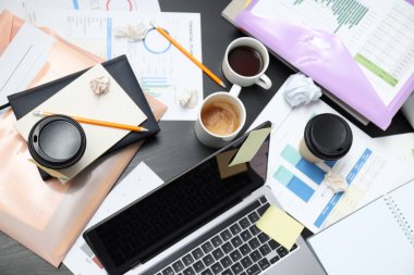 Dağınık ofis işyeri, işyeri ve çalışma alanı kavramı
