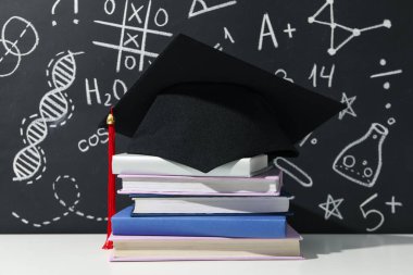 Lise ve üniversite konsepti mezuniyeti