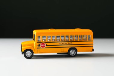 Okul aksesuarları ile okul eğitimi kavramı