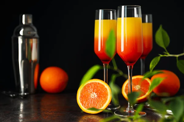 橙子鸡尾酒 新鲜美味的夏天柑橘鸡尾酒的概念 — 图库照片