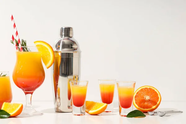 Pomarańczowy Koktajl Koncepcja Świeżych Pysznych Letnich Koktajli Cytrusowych — Zdjęcie stockowe