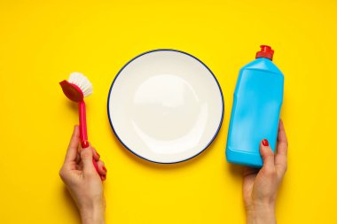Deterjan, bulaşık ve temizlik için aksesuarlar.
