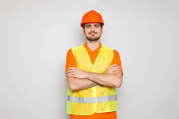 安全帽子の若い男の土木技師 — ストック写真