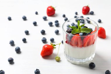 Lezzetli ve tatlı tatlı - Panna Cotta, lezzetli tatlı konsepti için kompozisyon