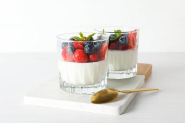 Lezzetli ve tatlı tatlı - Panna Cotta, lezzetli tatlı konsepti için kompozisyon