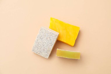 Sabun - spa, güzellik prosedürleri ve cilt bakımı konsepti, üst görünüm