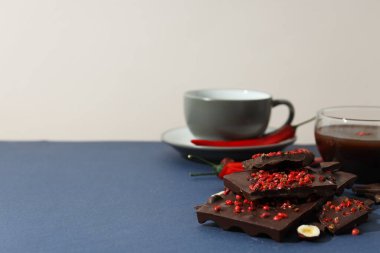 Lezzetli yemek - biberli çikolata ve biberli sıcak çikolata