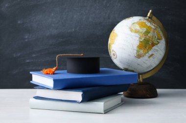 Lise ve üniversite konsepti mezuniyeti