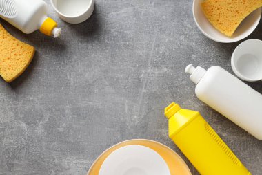 Deterjan, bulaşık ve temizlik için aksesuarlar.