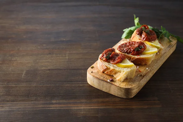 Sandwich Con Tomate Secado Sol Sabroso Concepto Snack — Foto de Stock