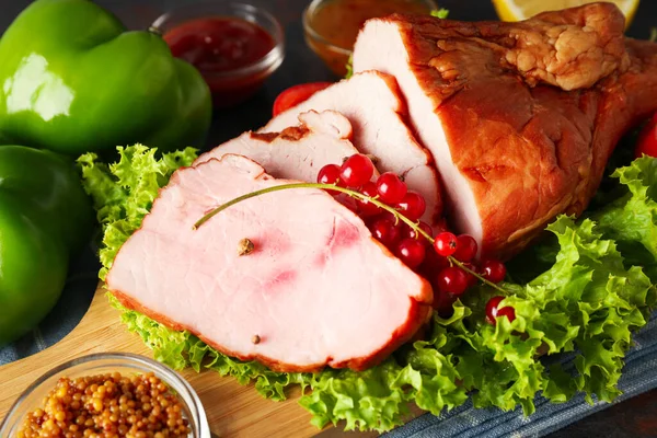 Lezzetli yemek kavramı, jambon, yakın plan.