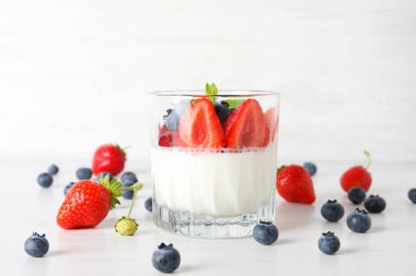 Lezzetli ve tatlı tatlı - Panna Cotta, lezzetli tatlı konsepti için kompozisyon