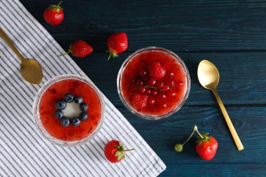 Lezzetli ve tatlı - Panna Cotta, en güzel manzara