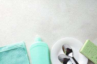 Deterjan, bulaşık ve temizlik için aksesuarlar.