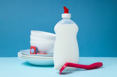 Deterjan, bulaşık ve temizlik için aksesuarlar.