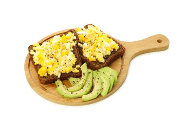 Beyaz arka planda yumurta izole lezzetli sandviçler