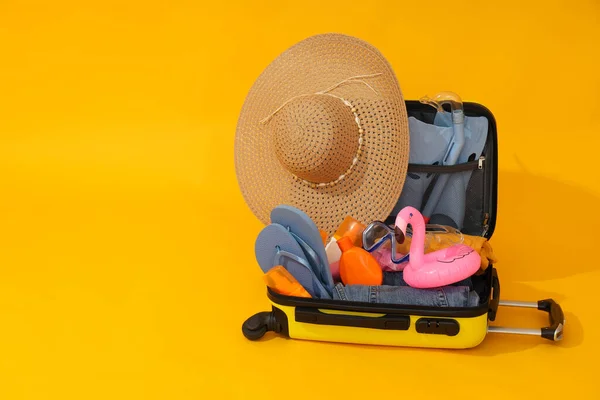 旅行和度假 用手提箱作画 — 图库照片