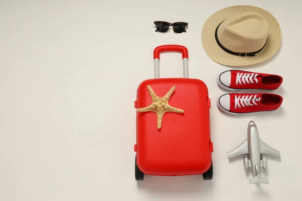 Reizen Vakantie Vakantie Samenstelling Met Koffer — Stockfoto