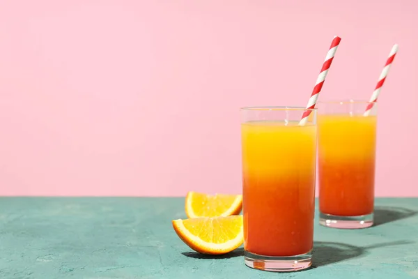 オレンジカクテル 新鮮なおいしい夏の柑橘類のカクテルの概念 — ストック写真