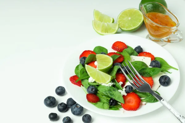 맛있는 음식의 딸기가 샐러드 문자가 들어갈 — 스톡 사진