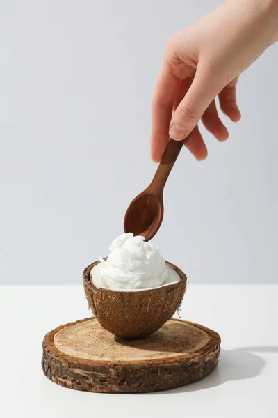 디저트 아이스크림 코코넛 곁들인 아이스크림 — 스톡 사진