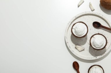 Yaz tatlısı - dondurma, hindistan cevizli dondurma