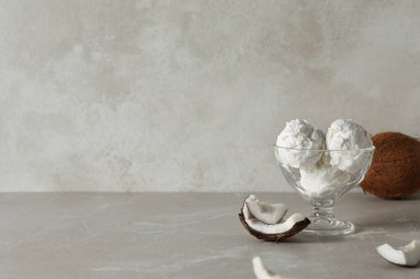 Yaz tatlısı - dondurma, hindistan cevizli dondurma