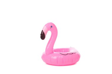 Lastik halka flamingosu beyaz arkaplanda izole edildi