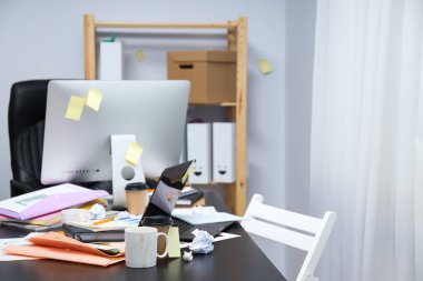 Dağınık ofis işyeri, işyeri ve çalışma alanı kavramı