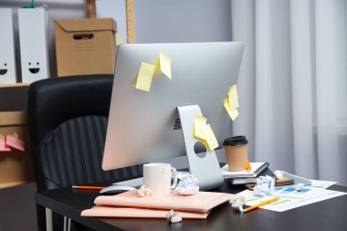 Dağınık ofis işyeri, işyeri ve çalışma alanı kavramı