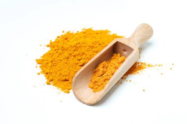 Kokulu baharat - zerdeçal, beyaz arka planda izole edilmiş.