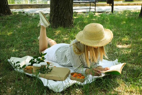 Spending Time Nature Picnic Accessories Picnic — Stock Photo, Image