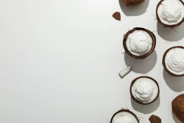 夏季甜点 冰淇淋 加椰子的冰淇淋 — 图库照片