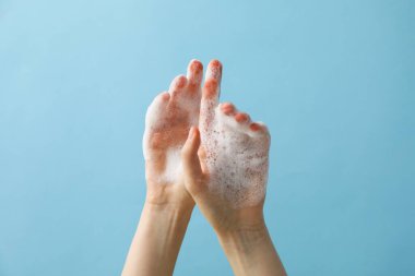 Köpüklü eller, spa, güzellik prosedürleri ve cilt bakımı konsepti