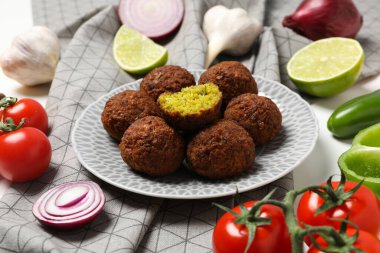 Vejetaryen yemek konsepti - falafel, lezzetli falafel topları