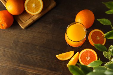 Turuncu kokteyl, taze lezzetli yaz turunçgil kokteyli konsepti.