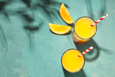Turuncu kokteyl, taze lezzetli yaz turunçgil kokteyli konsepti.