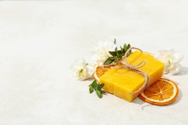 Banyo ve cilt bakım aksesuarları kavramı - sabun