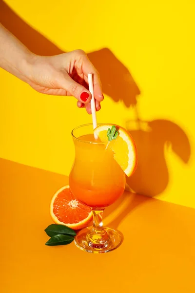 Оранжевый Коктейль Концепция Свежего Вкусного Летнего Цитрусового Коктейля — стоковое фото