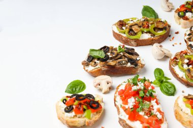 Kızarmış sebzeli tost, mesaj için yer.