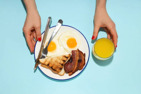 Kızarmış Domuz Pastırması Yumurta Lezzetli Kahvaltı — Stok fotoğraf