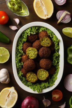 Vejetaryen yemek konsepti - falafel, lezzetli falafel topları