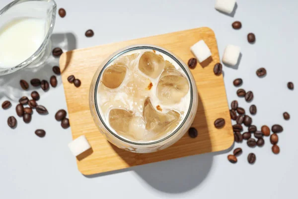 Soğuk Bir Içecek Ferahlatıcı Buzlu Kahve Taze Yaz Içeceği — Stok fotoğraf